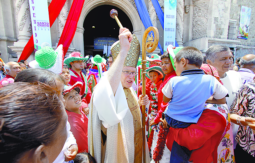 México está siendo organizado por ególatras del dinero: Obispo de Saltillo