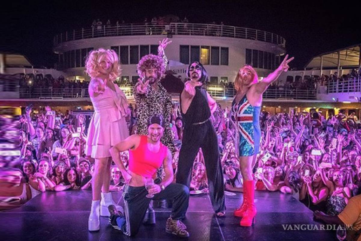 Video: Los Backstreet Boys vaya que saben divertir a sus fans y se transforman en las Spice Girls