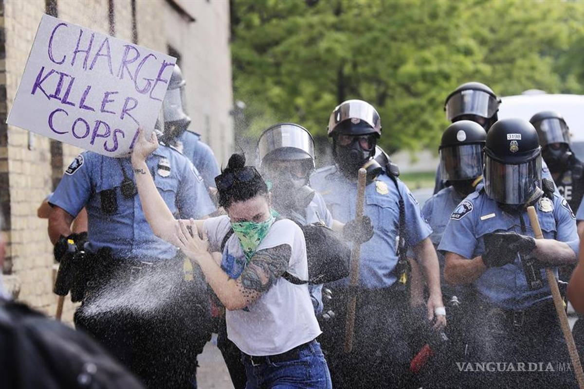 $!Violentas protestas y saqueos en Minneapolis por la muerte de George Floyd por abuso policial (fotos)