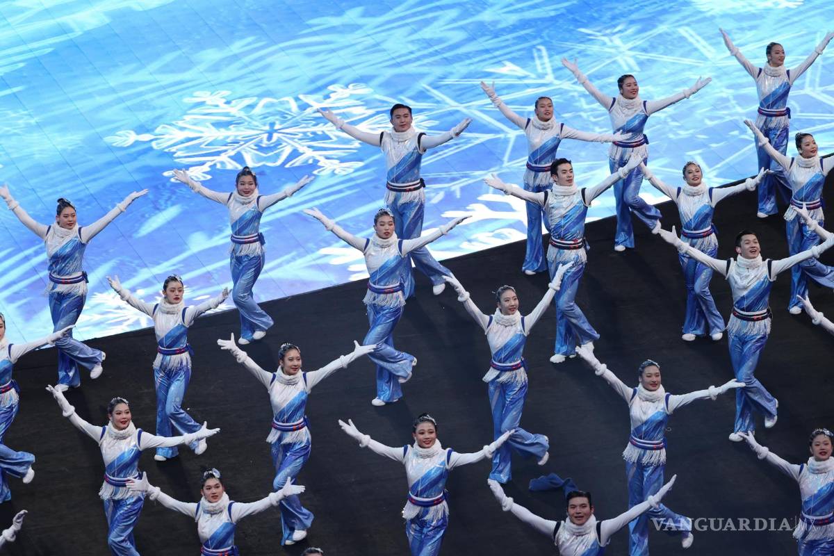 $!Artistas durante el pre-espectáculo de la Ceremonia de Apertura de los Juegos Olímpicos de Beijing 2022 en el Estadio Nacional. EFE/EPA/Jerome Favre
