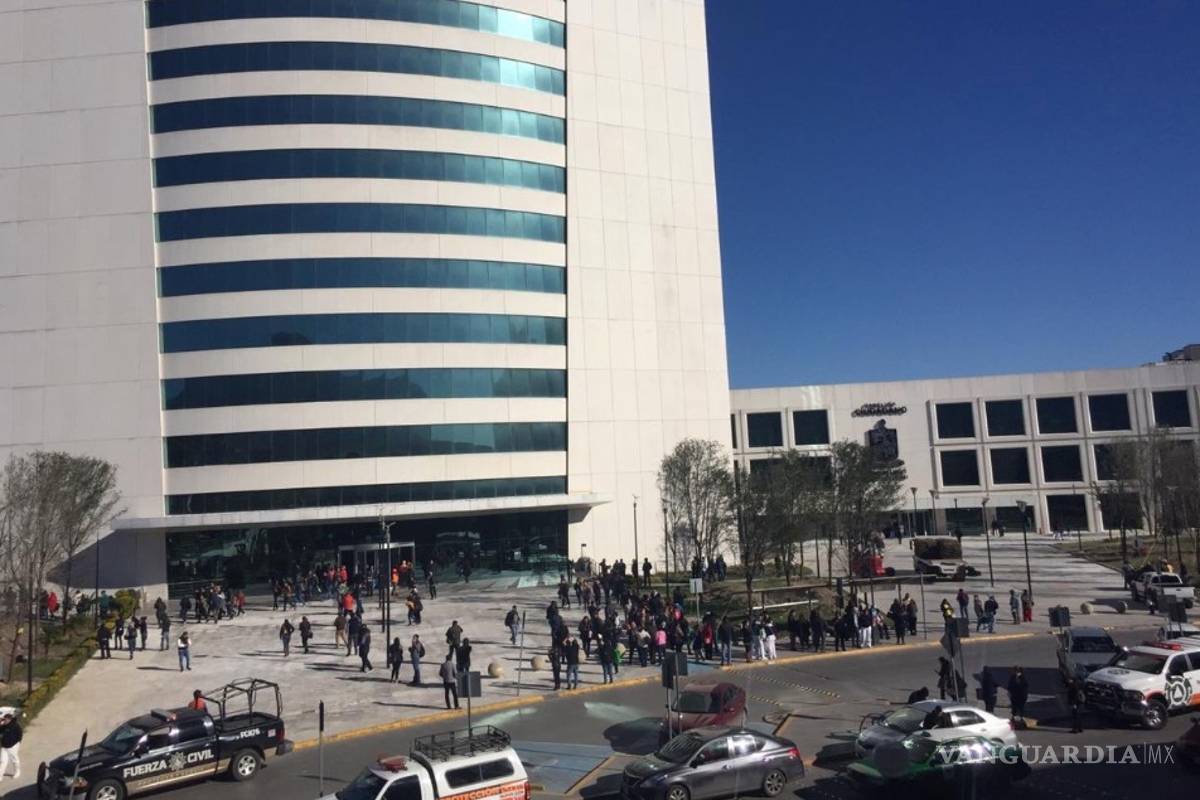 Evacúan Torre Administrativa del Gobierno de Nuevo León por fuertes vientos