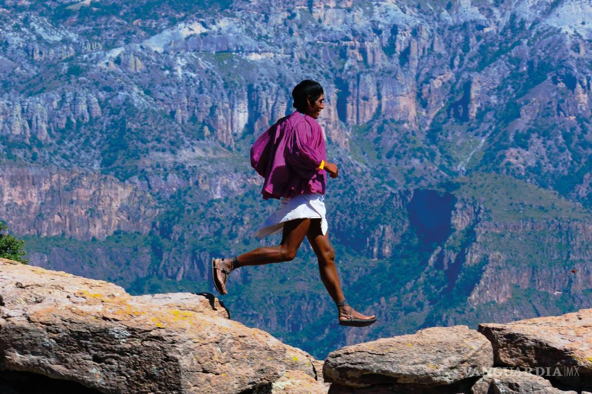 ¡Rarámuris conquistan Ottawa! Brillan en atletismo y basquetbol en los Juegos Maestros Indígenas