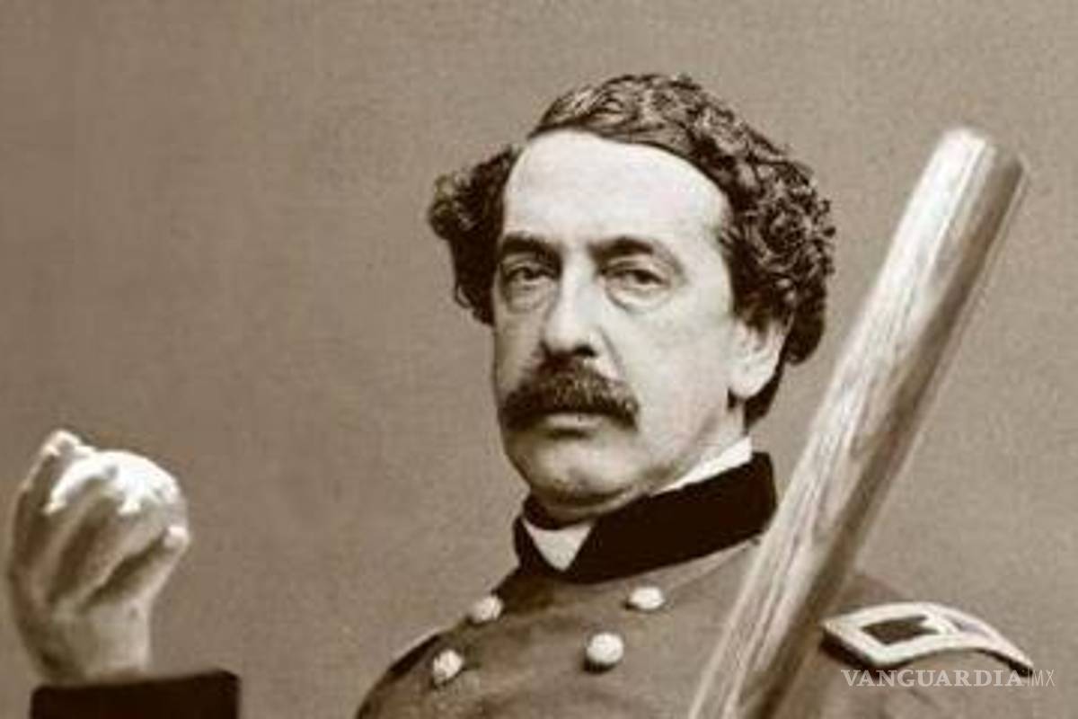 Y además era General