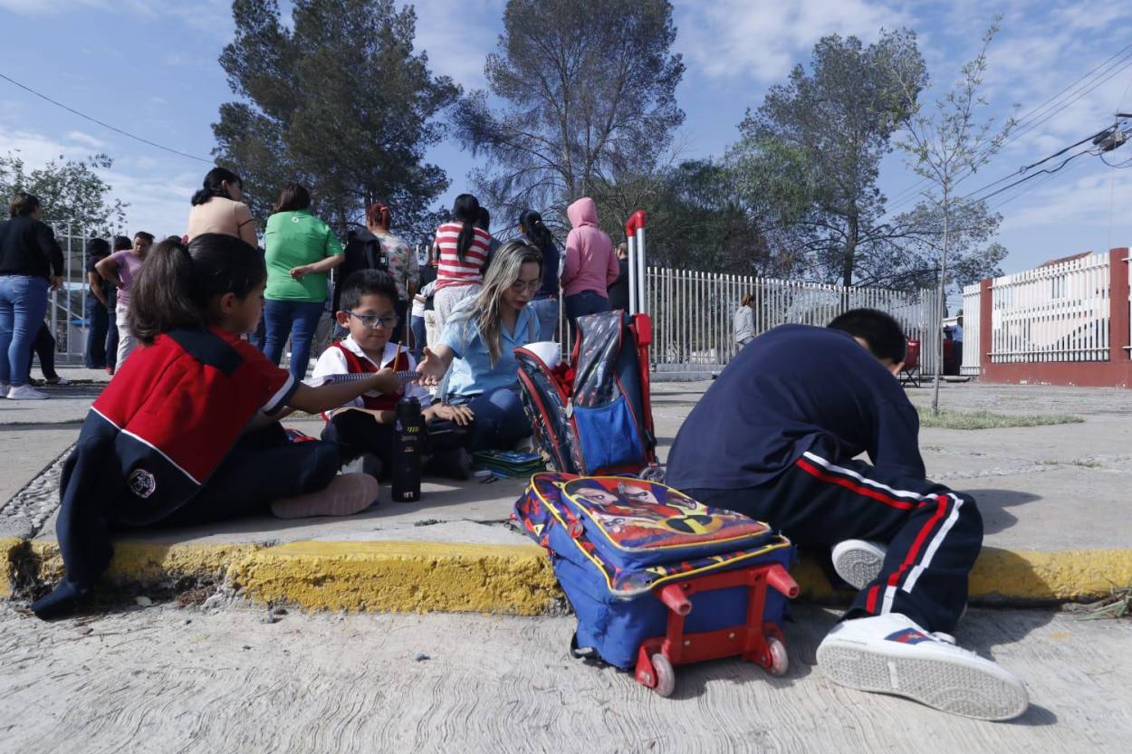 Se Manifiestan Padres De Familia De Escuela De Saltillo Atacada Por Pirómano 0627