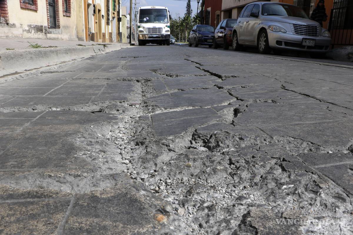$!El tormento de circular entre parches y baches en el Centro de Saltillo
