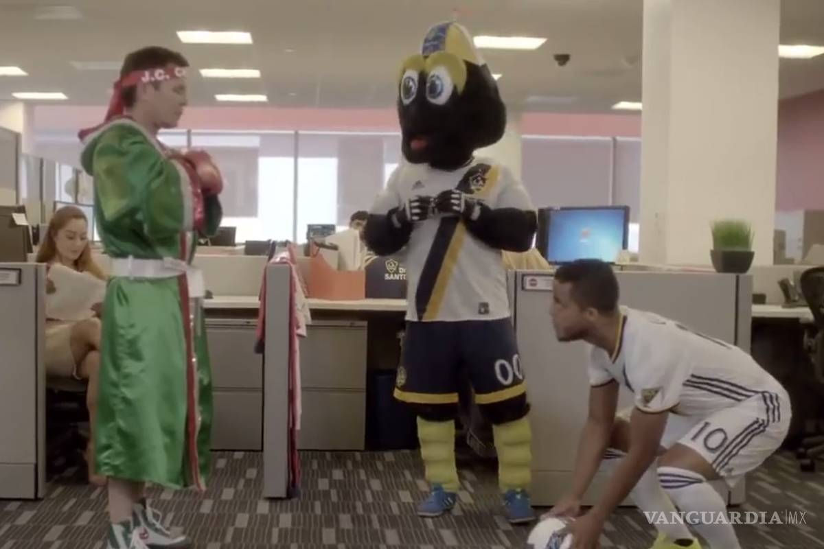 Gio 'se cuadra' ante Julio César Chávez