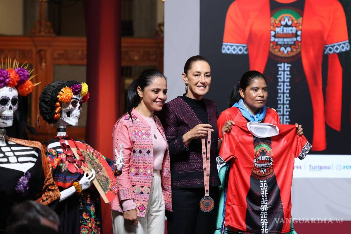 $!Presentaron de la playera y medalla de la próxima carrera y medio maratón “Raíces de Fuego” que se realizará en la Ciudad de México.