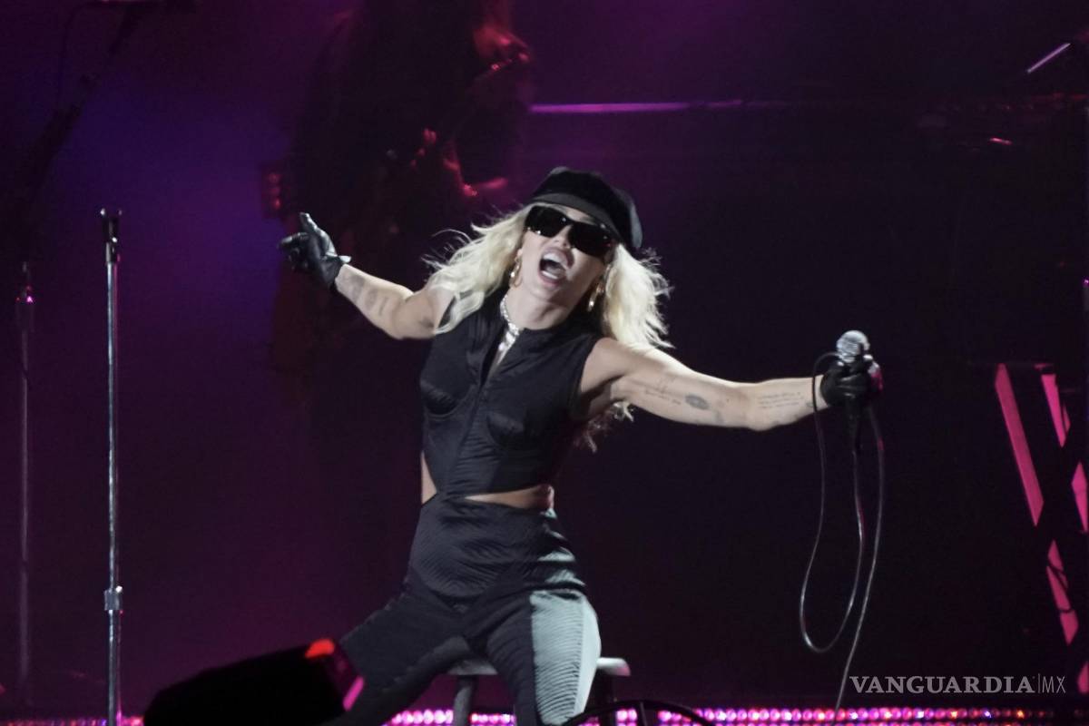 Agradece Miley Cyrus desde el escenario del Corona Capital a sus fans; ‘la rompe’ con su actuación