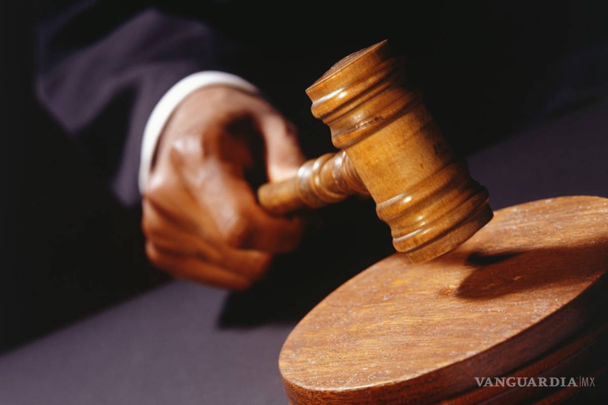 Mujer pasa un mes encarcelada por no tener 55 dólares para gastos de la corte