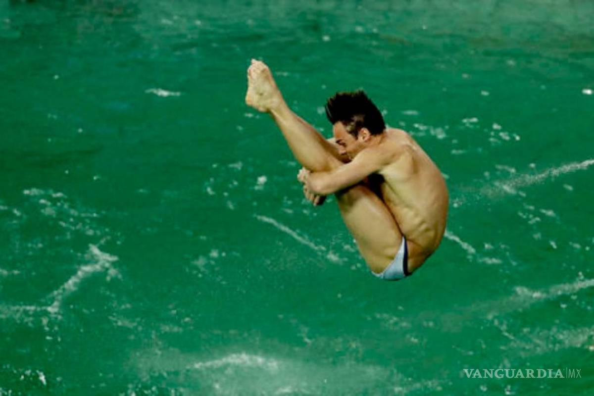 Cierran piscina de clavados de Río por mal olor después de agua verde