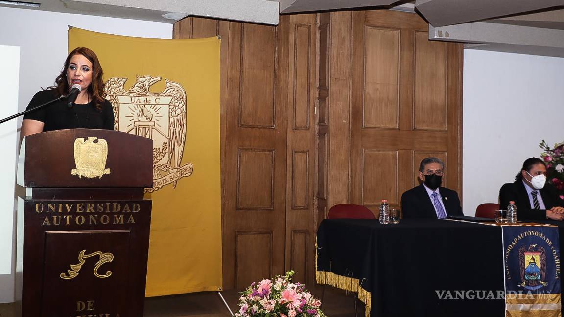 $!La psicóloga Berenice de la Peña señala que factores sociales, económicos y ambientales pueden influir en el estado de ánimo y convertirse en un factor de riesgo para el suicidio.