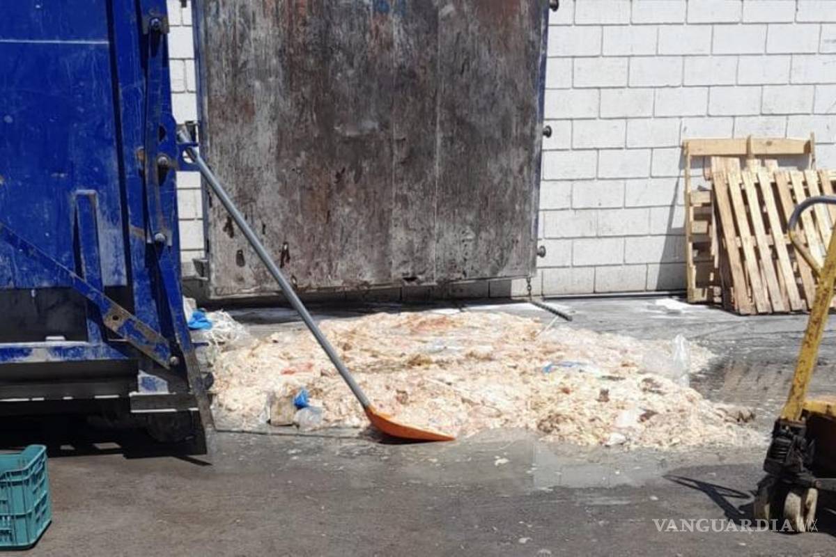 $!Personal fue retirado de la zona tras reportes de olor penetrante y síntomas físicos entre los trabajadores.