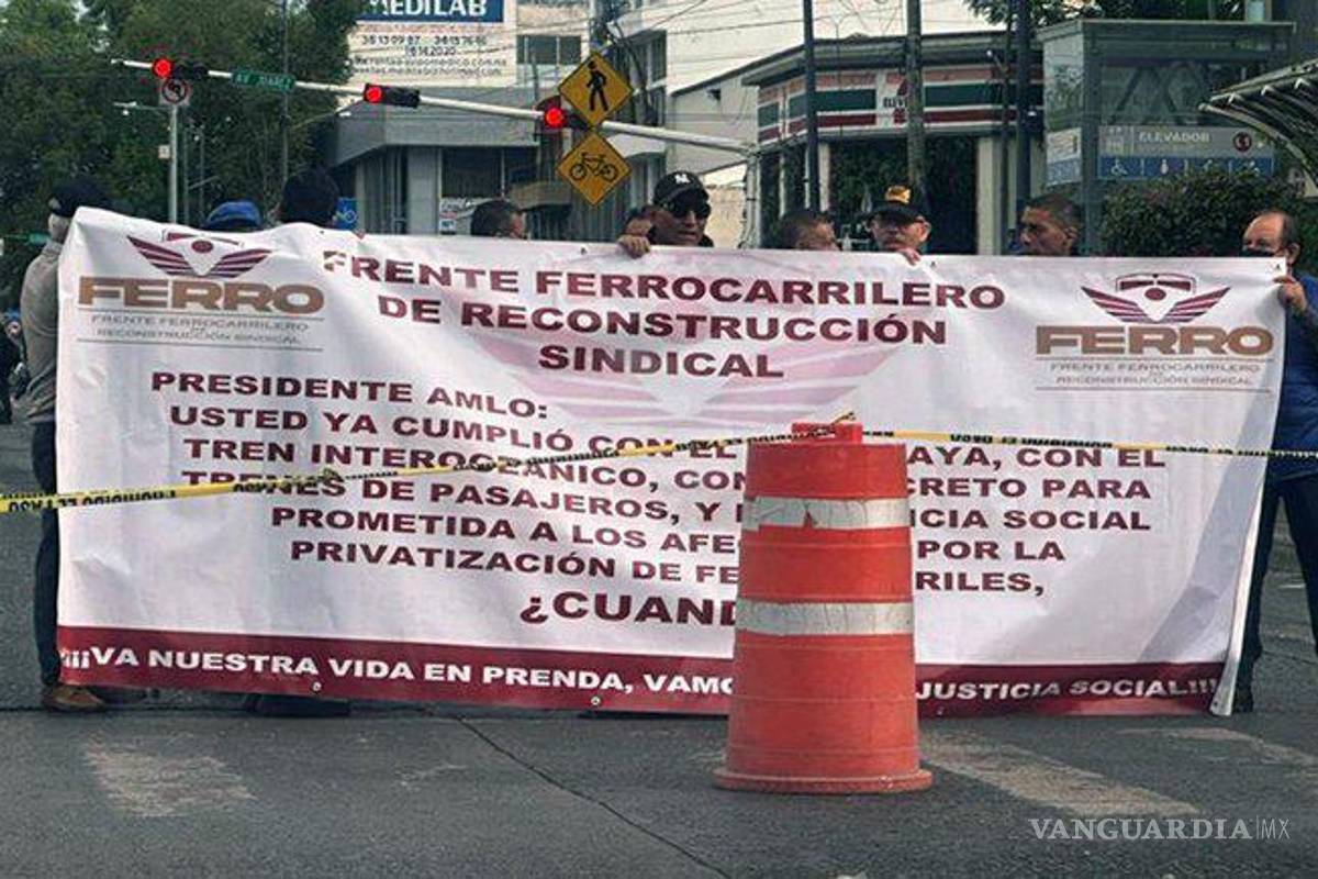 Ferrocarrileros protestan en todo el país; retrasan ‘mañanera’ de AMLO