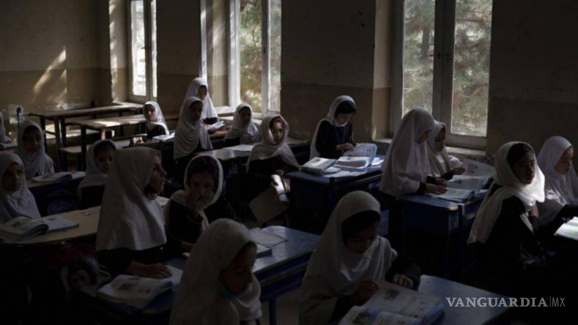 ‘Queremos educación’, protestan mujeres afganas tras cierre de escuelas femeninas