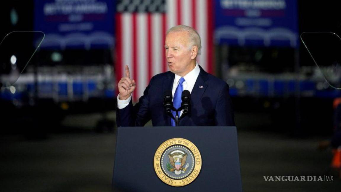 Biden pide a nuevas generaciones renovar la democracia ante amenaza de gobiernos autoritarios