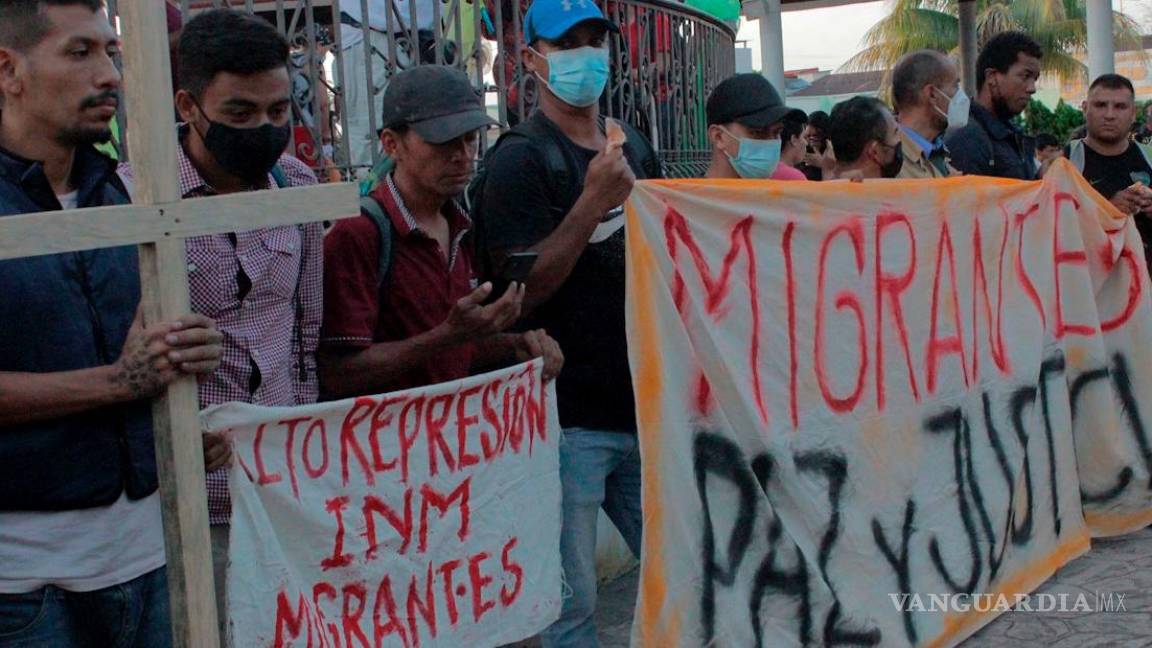 Caravana migrante pasa primer cerco de autoridades mexicanas y continúa su avance hacia la CDMX