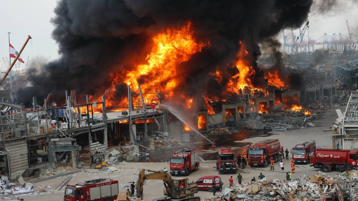Se registra incendio en puerto de Beirut, a un mes de la explosión