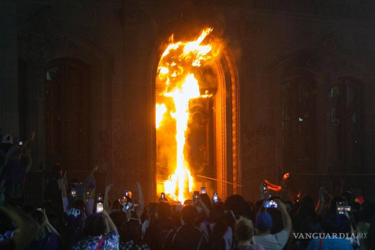 8M: Entre el dolor y la rabia con el grito de “Ni una más” miles de mujeres toman las calles en México (fotos)