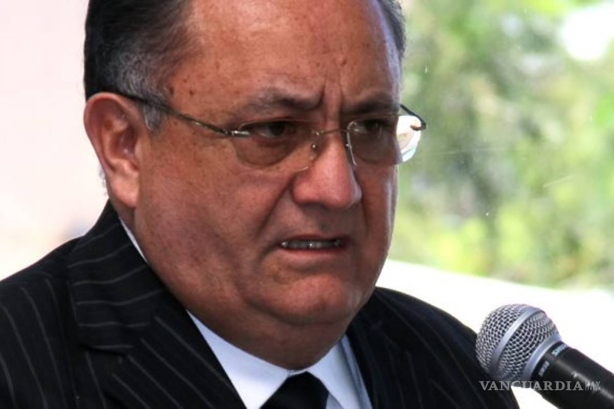 Busca director forense cesado a su hija desaparecida; acusa que Fiscalía no le ha dado avance