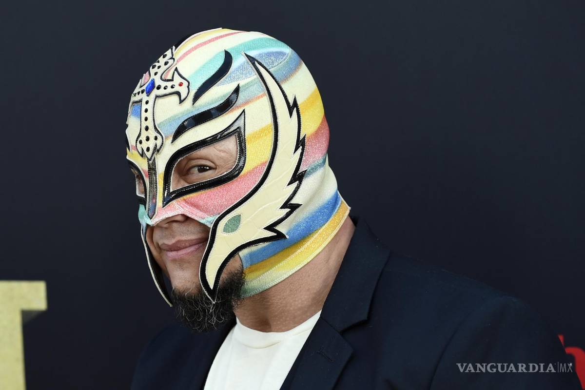 Rey Mysterio está en la portada del videojuego WWE 2K22