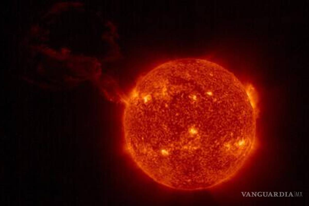 Captan la NASA y ESA la mayor erupción en una prominencia solar