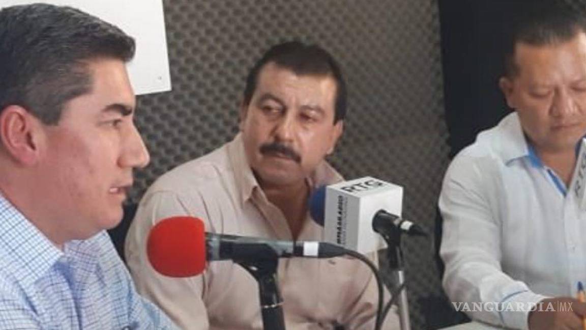 $!El periodista Fredid Román (al centro) fue asesinado en agosto del año pasado.