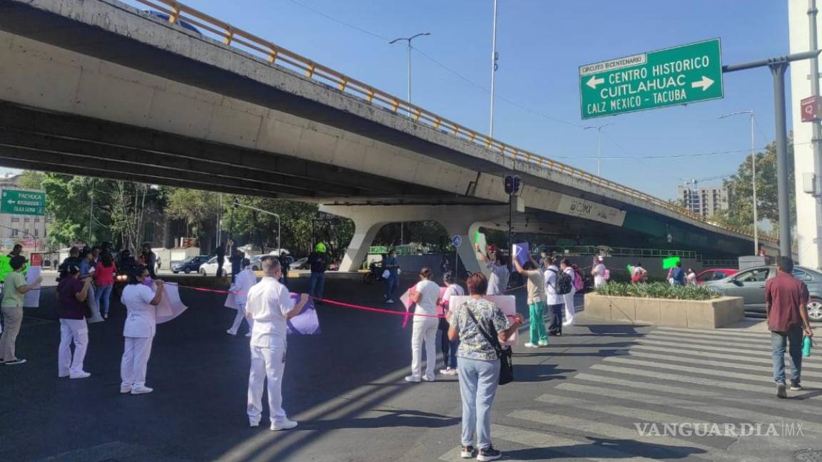 Personal médico bloquea avenidas y hospitales en la CDMX; toman la México-Cuernavaca