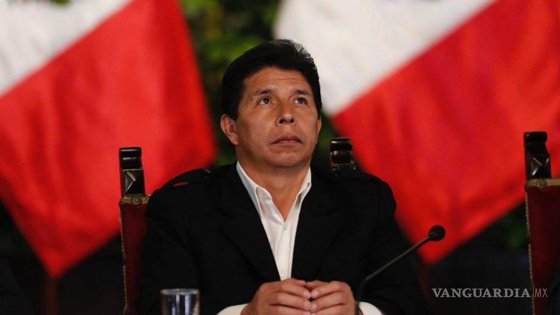 Pedro Castillo, presidente de Perú es destituido por el Congreso por ‘permanente incapacidad moral’ y es detenido