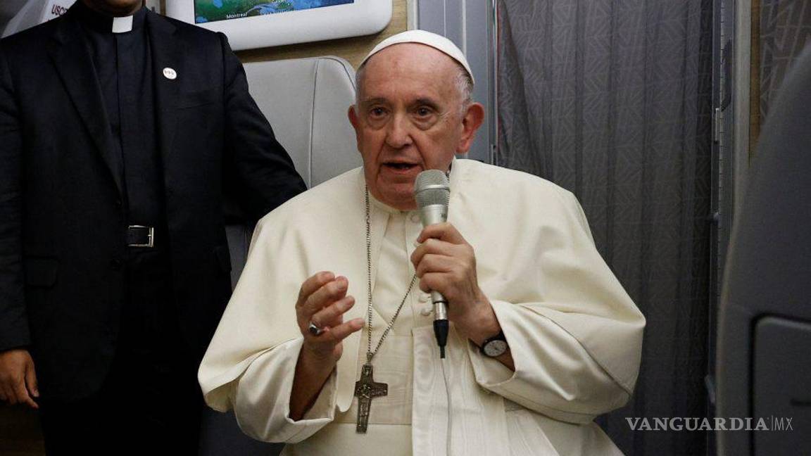 Papa Francisco no descarta renunciar; ‘no es una catástrofe’, señala