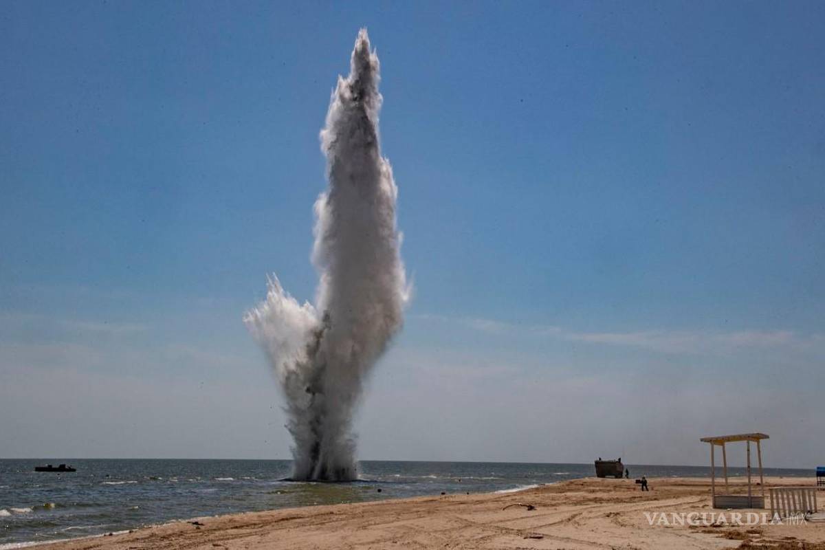 Explosión de mina mata a 3 personas mientras nadaban en Ucrania