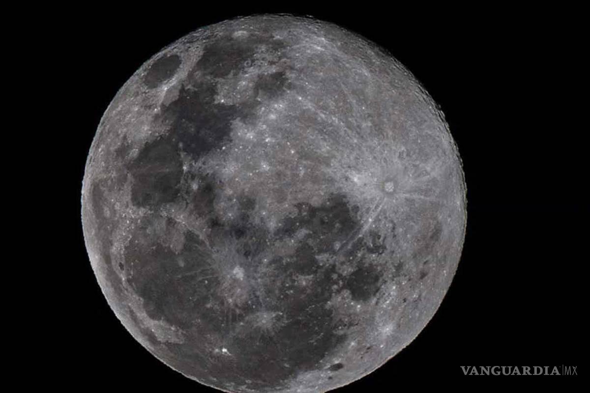 NASA comparte fotografía de OVNI que se estrelló en la Luna; nave tenía 7 años vagando en el espacio