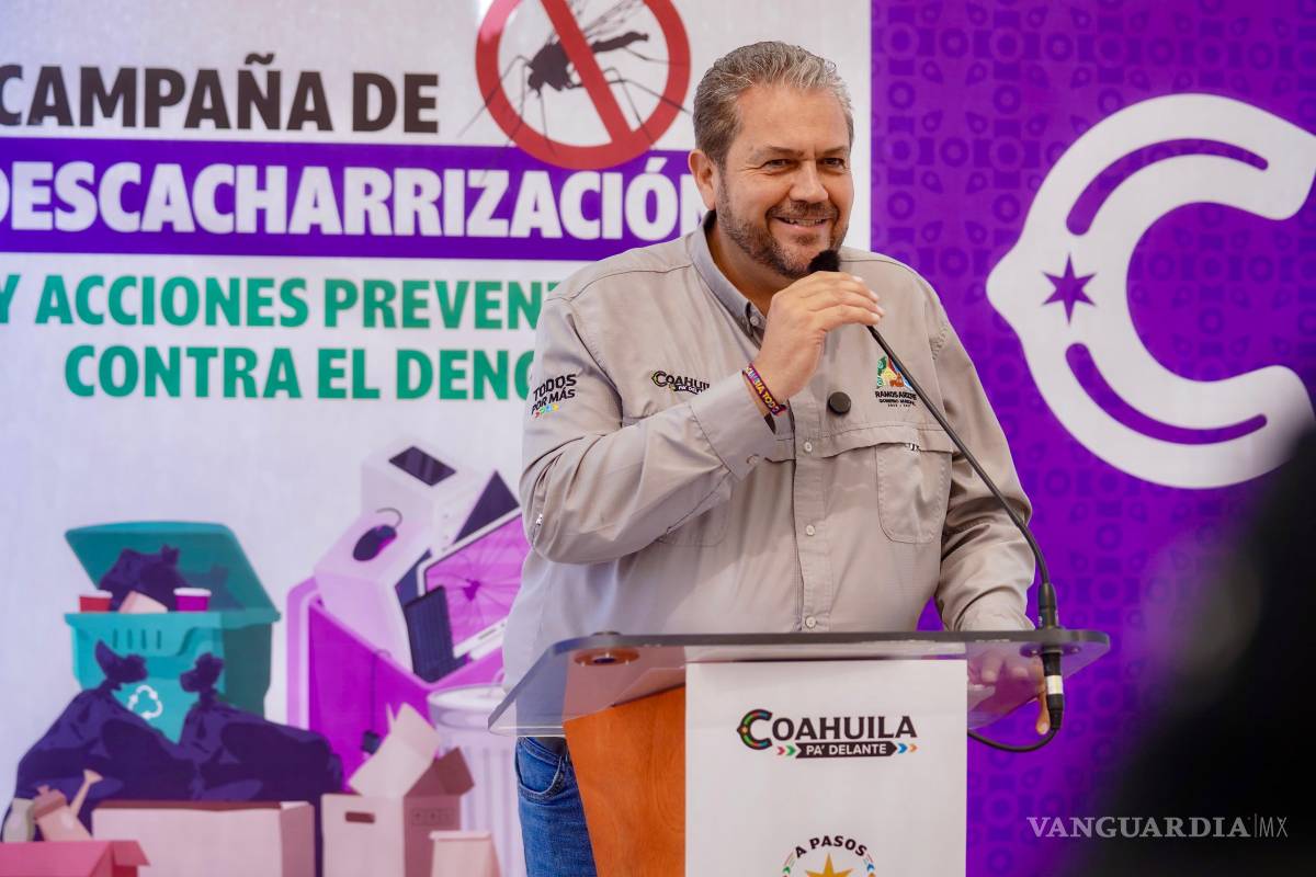 $!El alcalde Tomás Gutiérrez Merino destacó que las acciones de descacharrización ayudan a proteger la salud de las familias y prevenir enfermedades como el dengue.