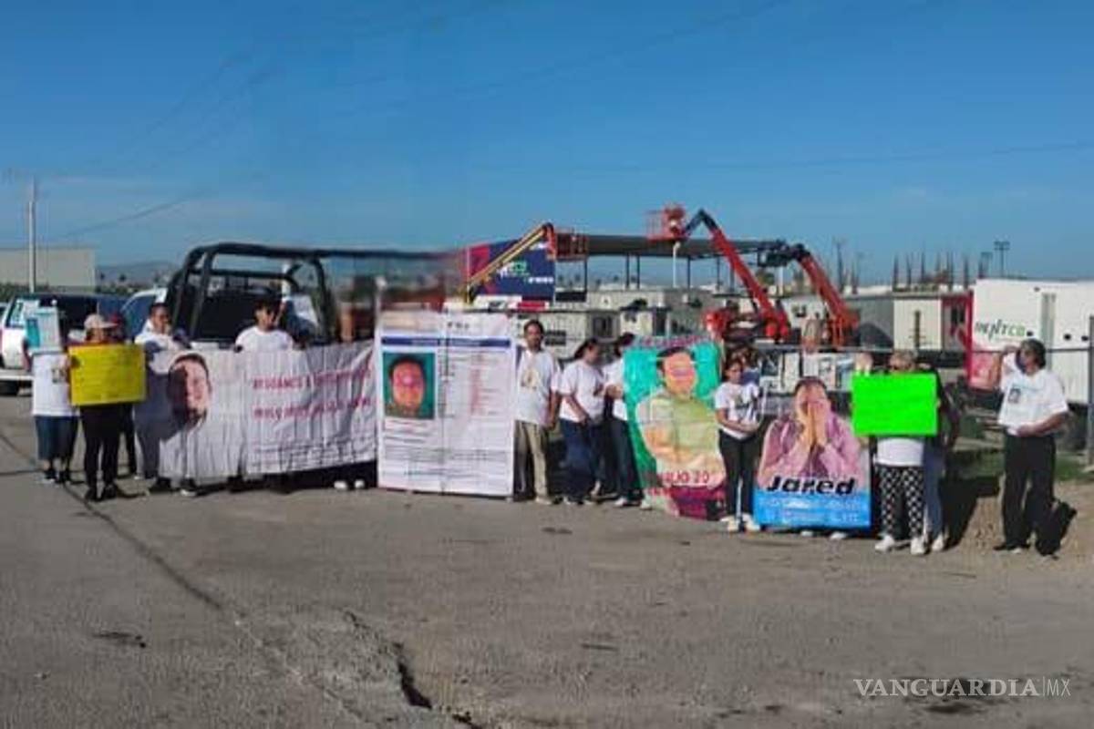 Familiares y amigos de Pablo Jared cierran parcialmente la autopista Torreón-San Pedro; convocan a misa por la tarde