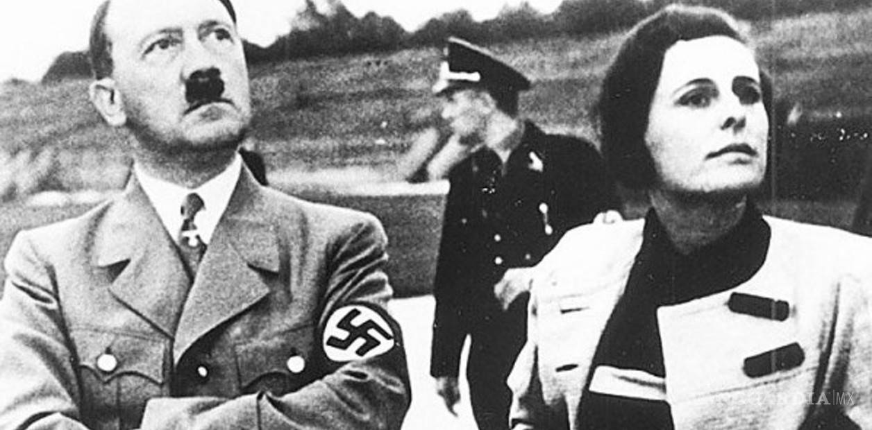 $!Subastan foto de Adolf Hitler abrazando a niña judía