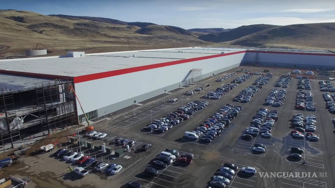 Tesla ofrece empleos en su ‘Gigafactory’