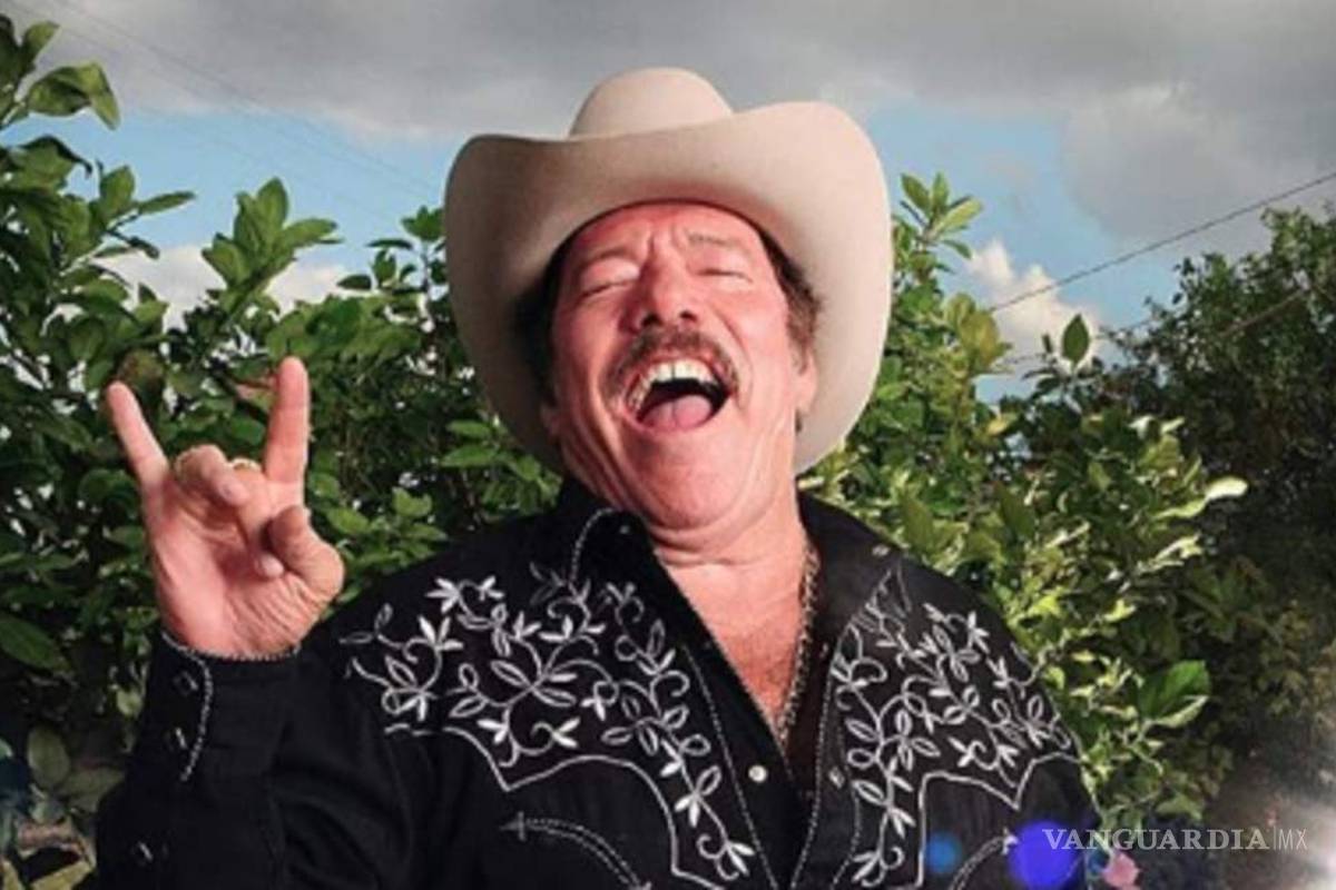 Lalo Mora hospitalizado con síntomas de COVID-19; 'no pasa nada', dice