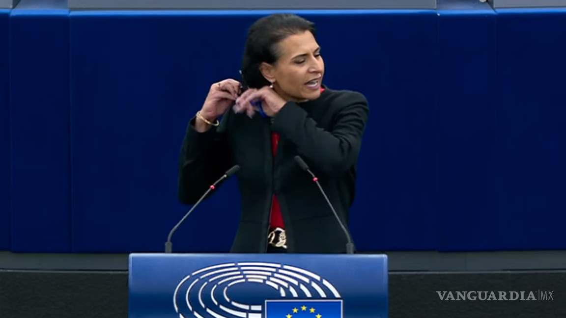 Diputada se corta el cabello durante discurso en Parlamento Europeo para apoyar a mujeres de Irán