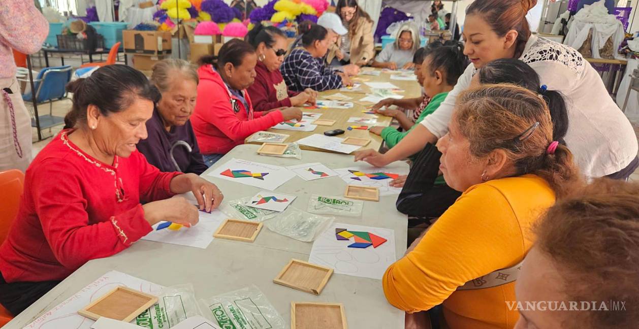 $!Veinte adultos mayores participaron en el taller para aprender a estimular ambos hemisferios cerebrales.