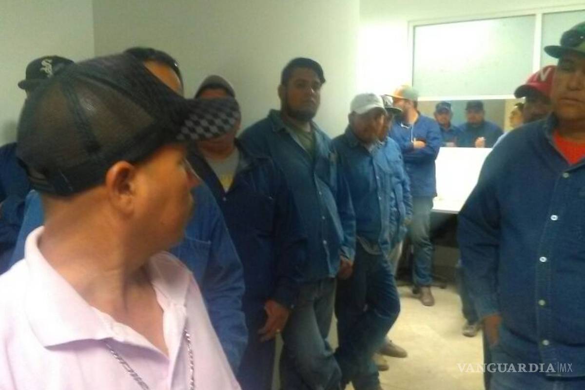 Realizan paro de labores trabajadores de Parques y Jardines de Torreón