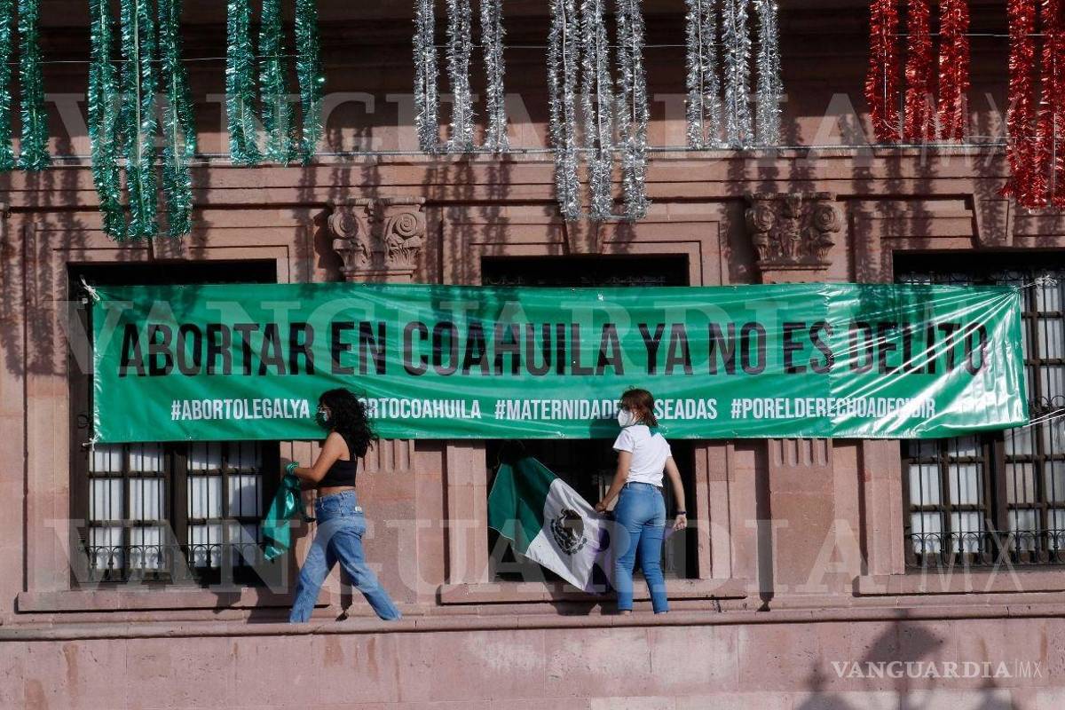 Mujeres de Saltillo salen a celebrar despenalización del aborto en Coahuila