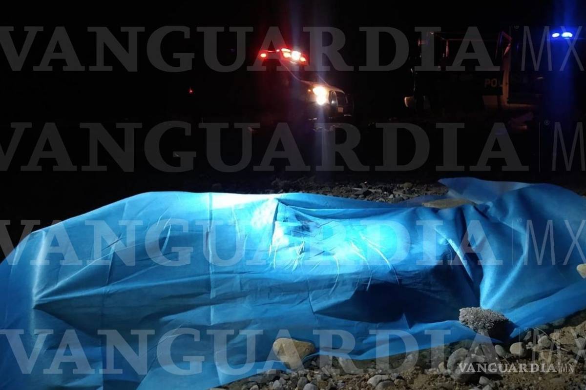 Hombre muere tras volcar en la carretera Saltillo-Monclova