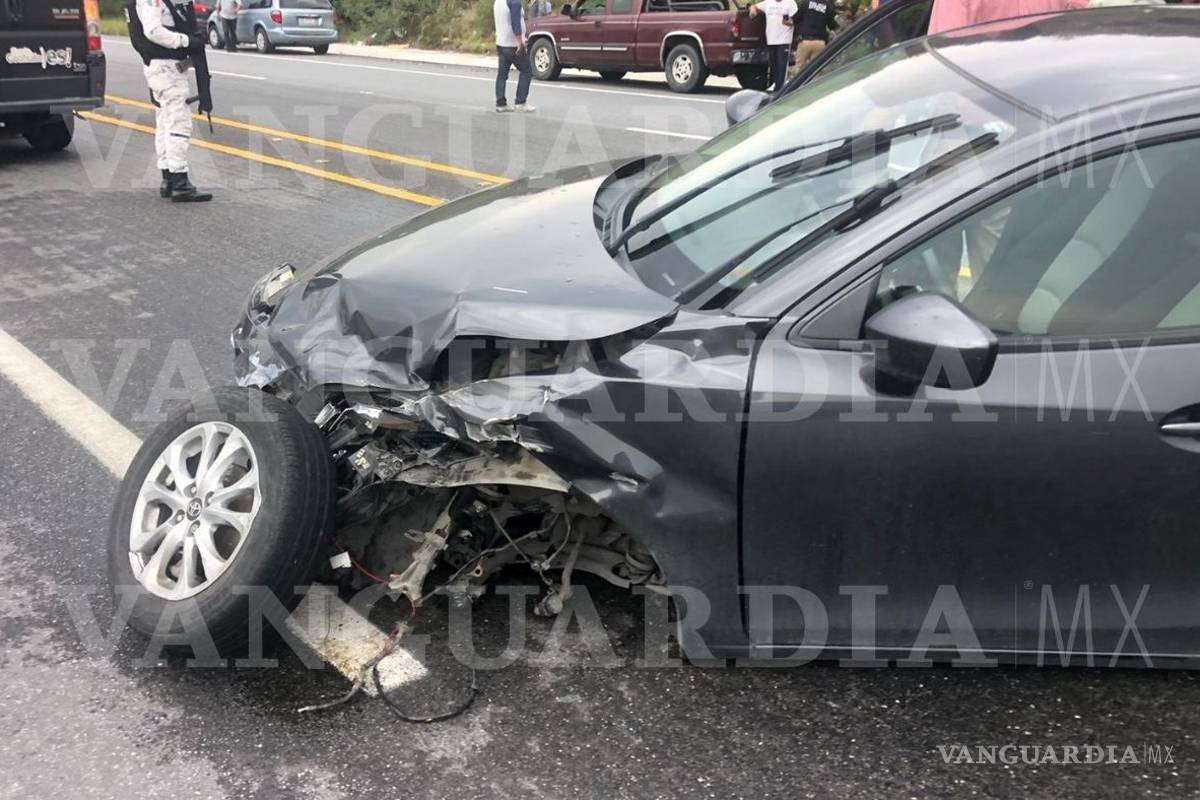 Exceso de velocidad y lluvias provocan percance en carretera a Torreón