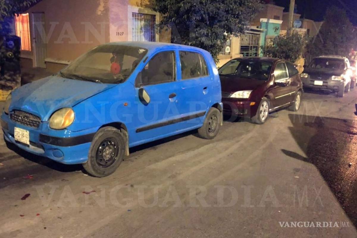 Ebrio conductor se impacta contra tres autos, al sur de Saltillo