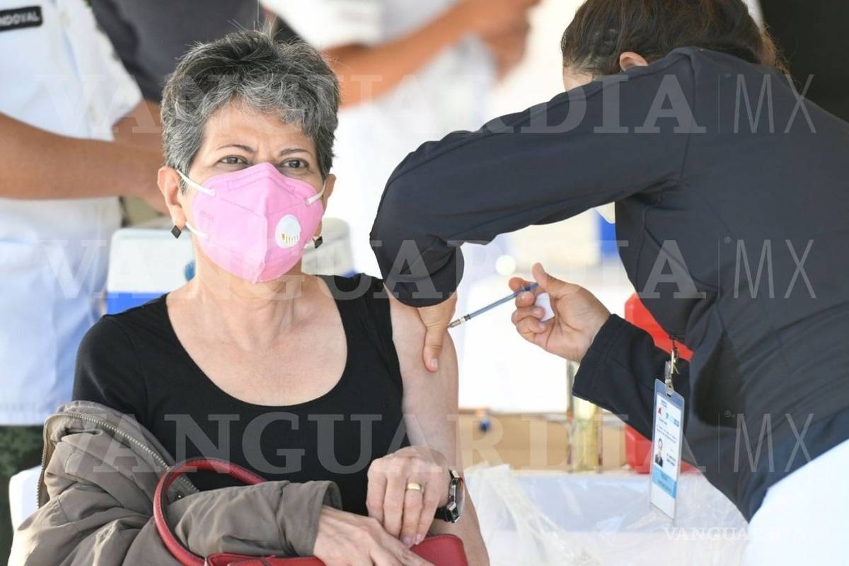 Inicia vacunación de docentes en Saltillo; aplicarán 6 mil vacunas este martes