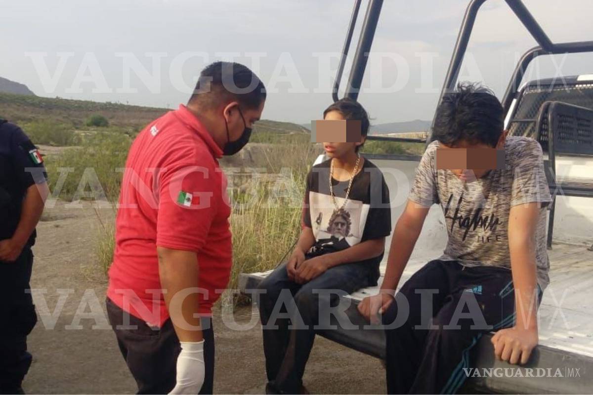$!Rescatan a tres niños de morir ahogados en arroyo de Ramos Arizpe