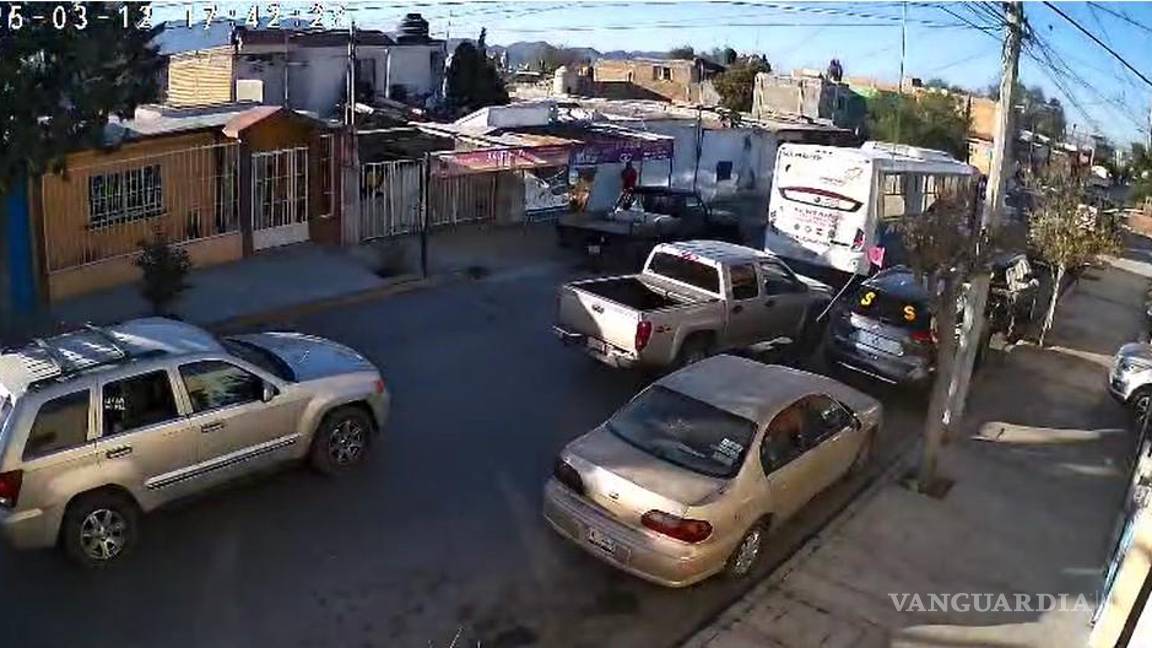 (VIDEO) Tras persecución, detienen a tres por detonación de petardos en Saltillo