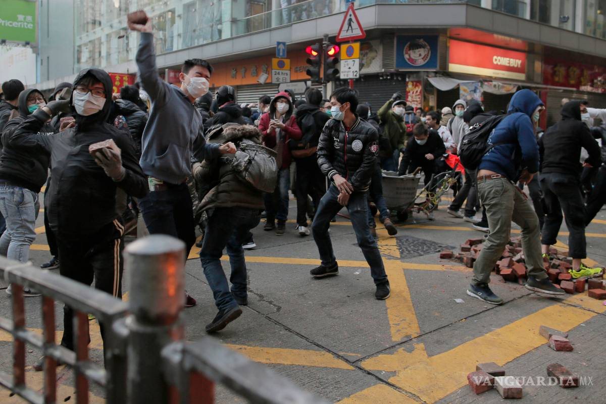 $!Enfrentamientos en Hong Kong durante celebración del año nuevo lunar