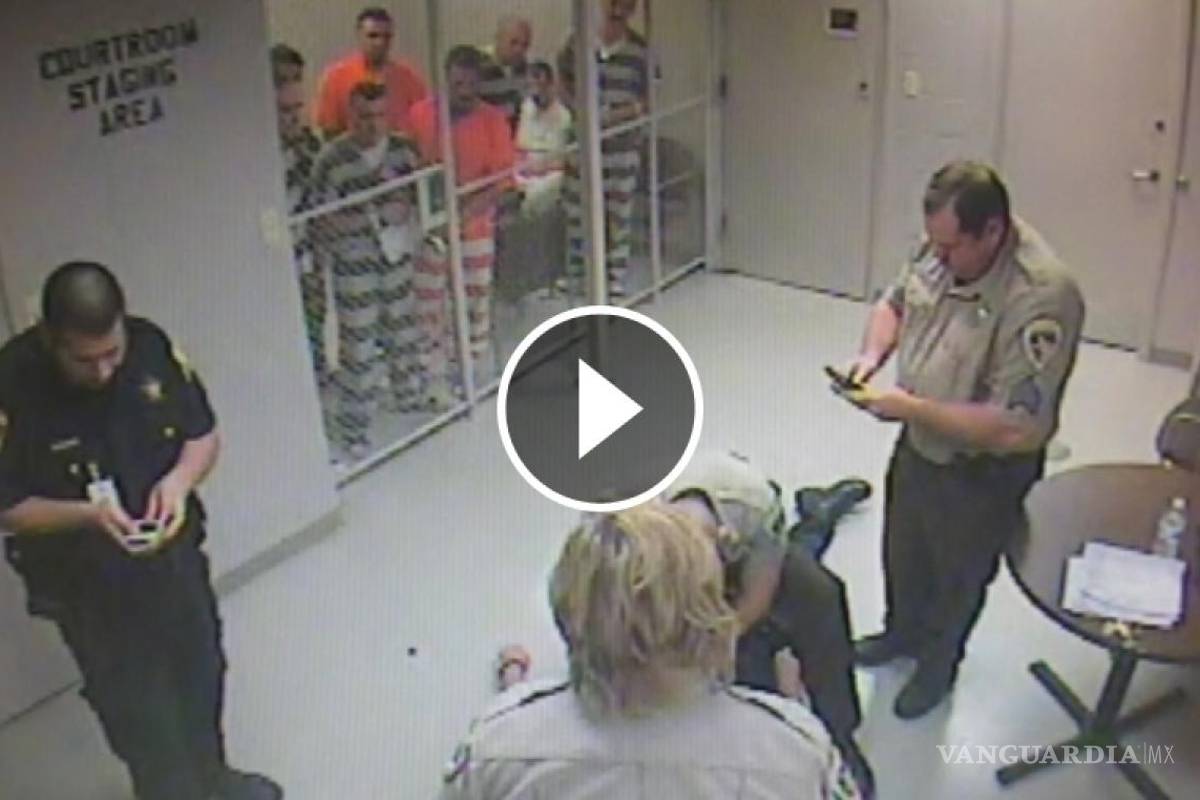 Presos salvan la vida a guardia en cárcel de Texas (Video)