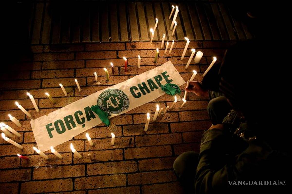 $!Aficionados le rinden homenaje al Chapecoense en su estadio