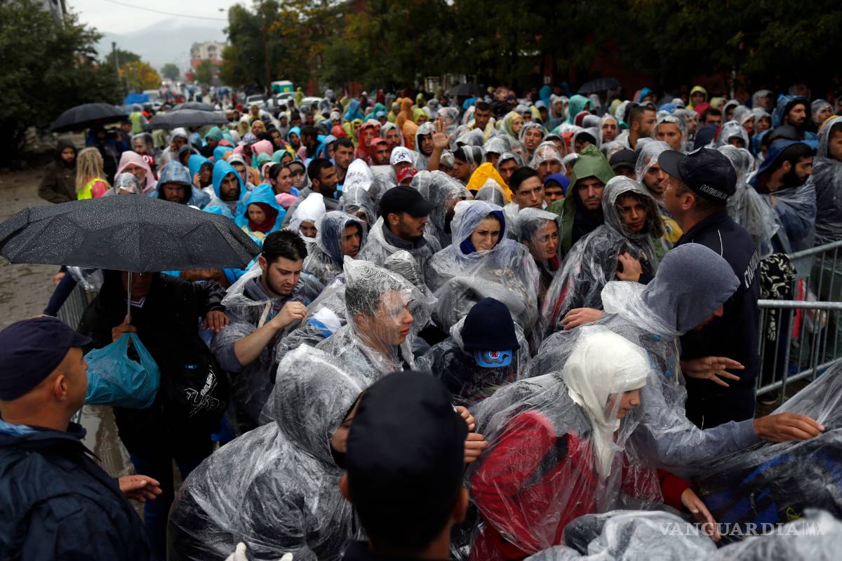 EU aún planea acoger a 10 mil refugiados sirios pese a los ataques de París